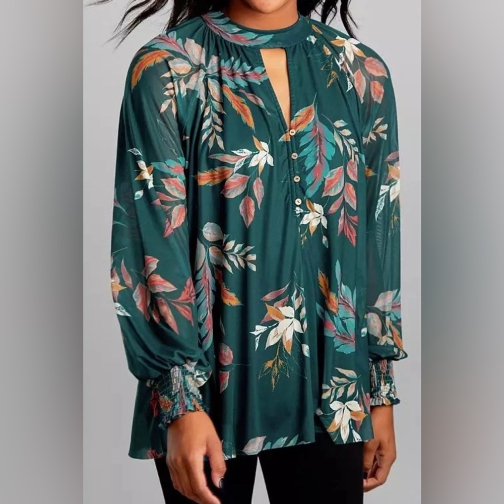 Gimmicks by BKE Teal Floral Blouse
